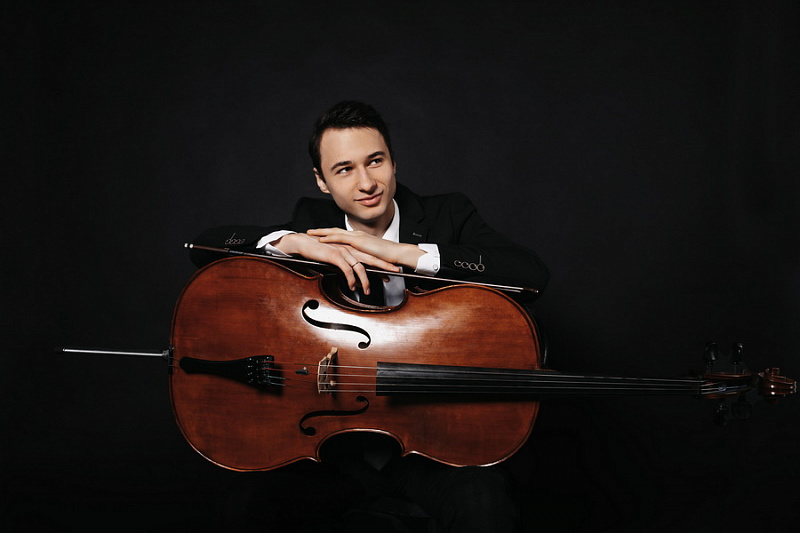 релиз концерта. мариинский театр питер певец охрема. кисловодская филармония афиша. оркестр выступает на природе. скрипичный концерт афиша.