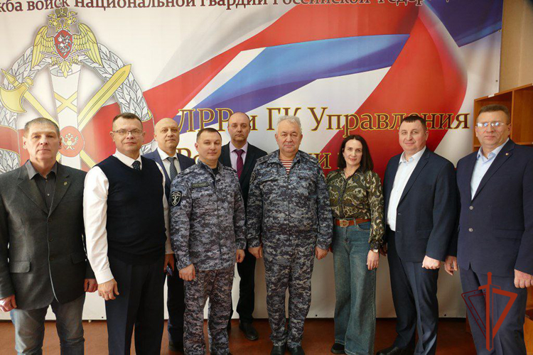 Личный состав подразделений лицензионно-разрешительной работы и государственного контроля Росгвардии чествовали в Томске