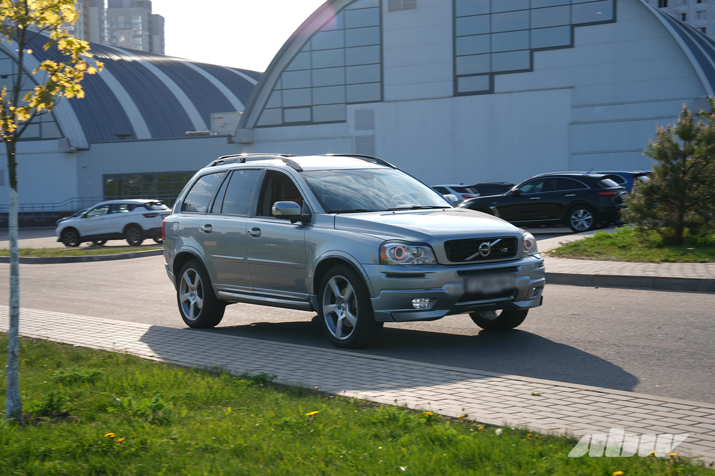 «Эта машина провоцирует своей мощностью»: история редкого Volvo XC90 с мотором V8