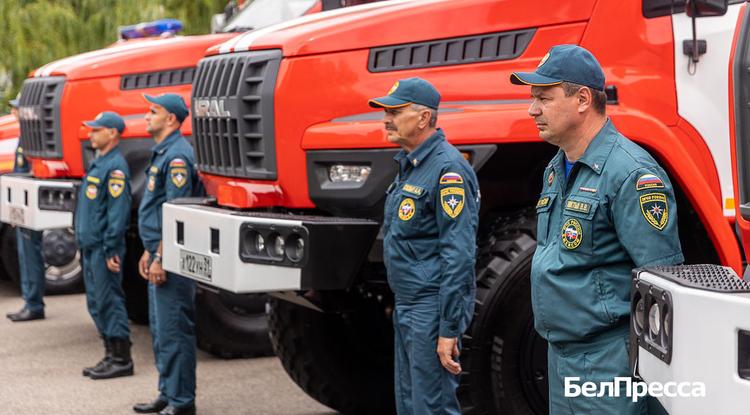 Белгородским спасателям передали 12 спецмашин