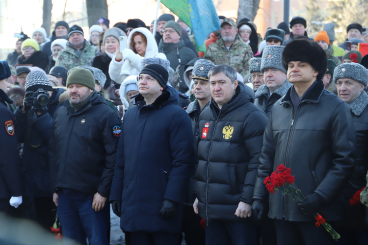 Начальник Управления Росгвардии по Пермскому краю принял участие в открытии памятника в честь участников специальной военной операции