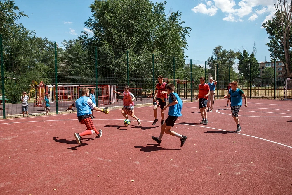 Спортплощадка для сирот построена благодаря ЛУКОЙЛу