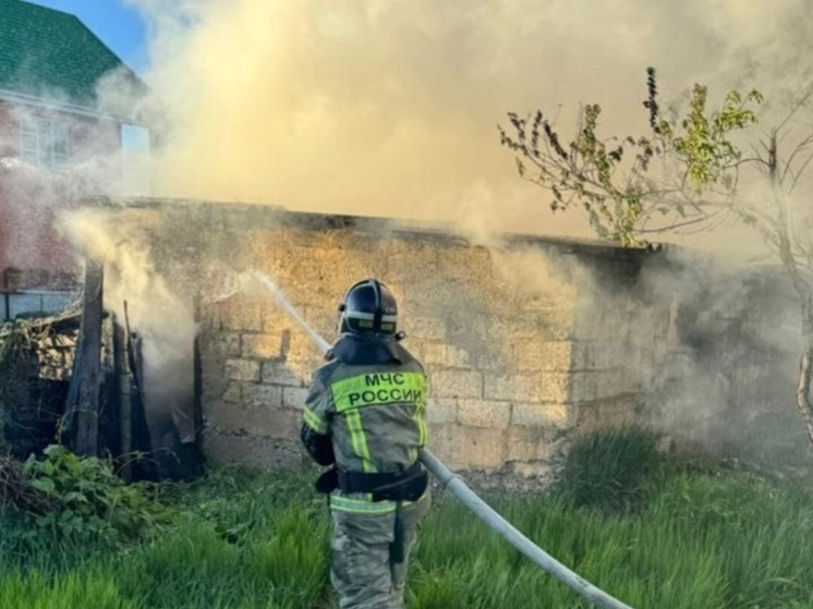 В Адыгее спасатели потушили возгорание частного дома на площади 24 квадратных метра