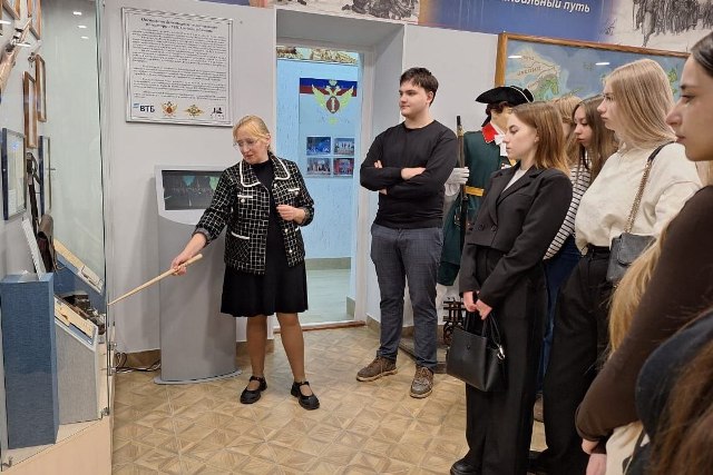 Студенты юридического факультета Омского госуниверситета посетили экспозицию, посвященную истории уголовно-исполнительной системы