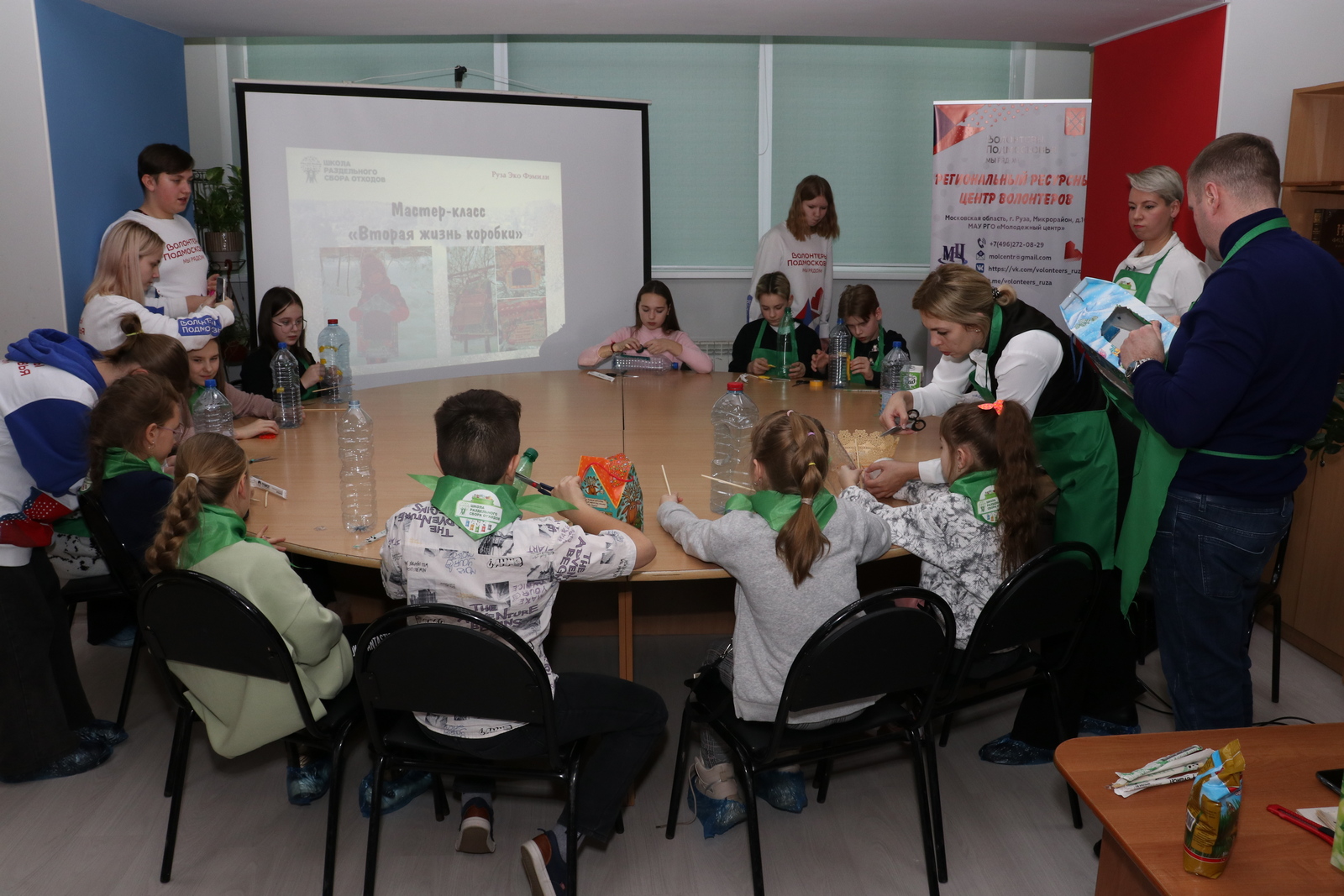 волонтеры птиц. кормушки для птиц зимой. волонтеры по птицам в москве. волонтеры птиц. клуб волонтеров твори добро рузский городской округ.