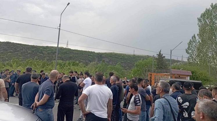В Армении протестующие против передачи сел Азербайджану перекрыли несколько автотрасс