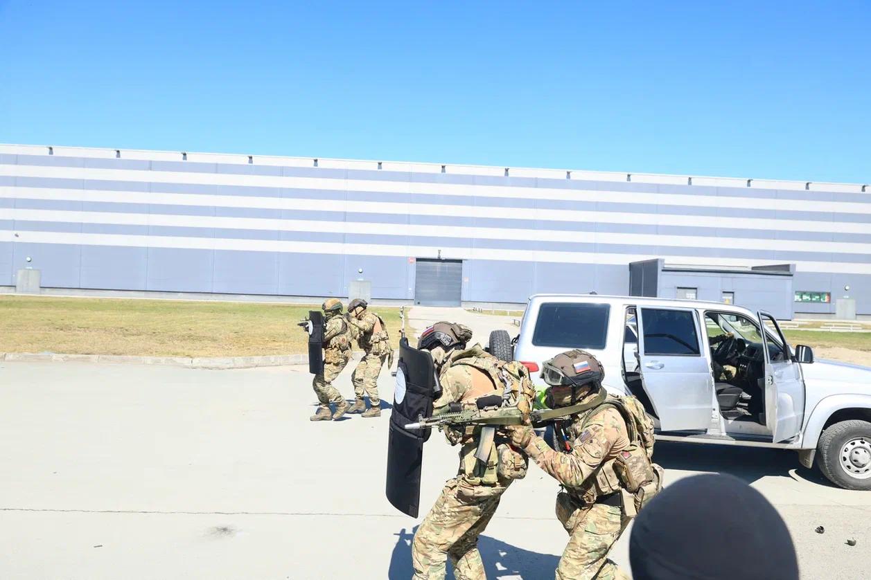 Фото Росгвардия на выставке в «Новосибирск Экспоцентр»: от зрелищных задержаний до профориентации молодежи 3