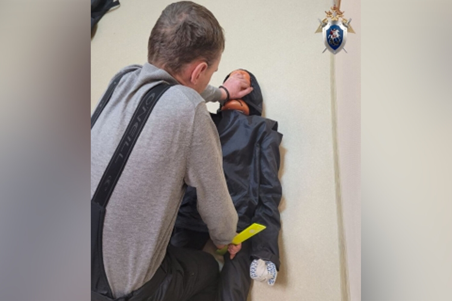 жена напала на мужа