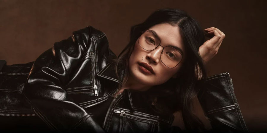 Oliver Peoples представляет осеннюю коллекцию By Design с культовыми очками