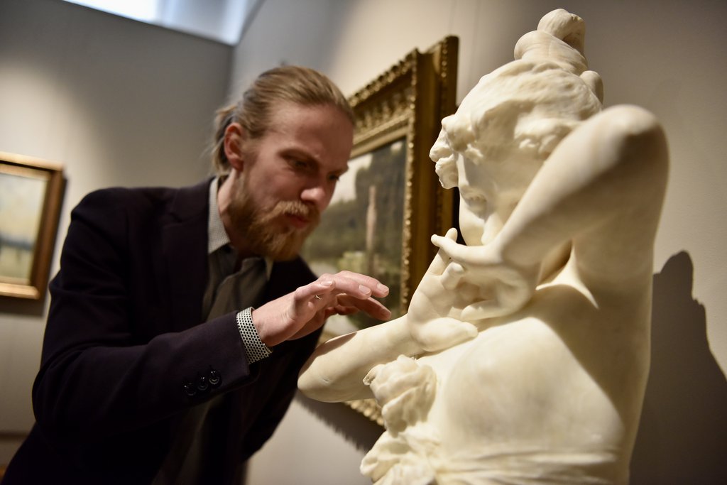 Скульптор за работой. Скульптор за работой. Скульптор / coderch & malavia. Скульптор человек. Как выглядит скульптор.