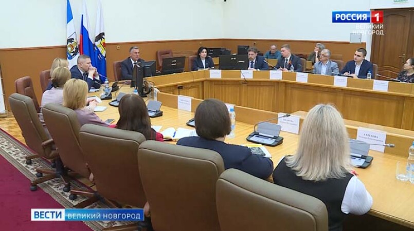 В администрации Великого Новгорода прошло расширенное аппаратное совещание, на котором обсудили подготовку к празднованию Дня Победы