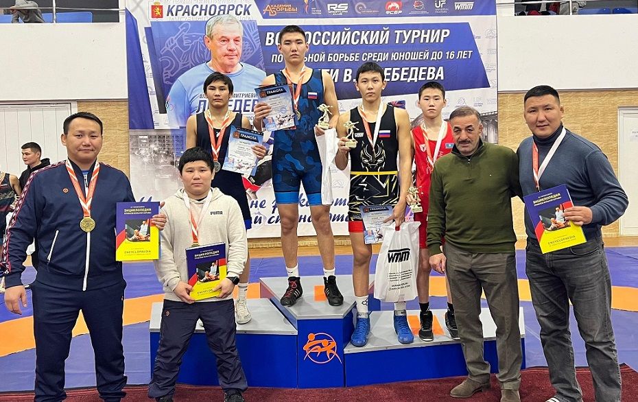 Юные борцы выиграли три золота в первый день Всероссийского турнира в Красноярске