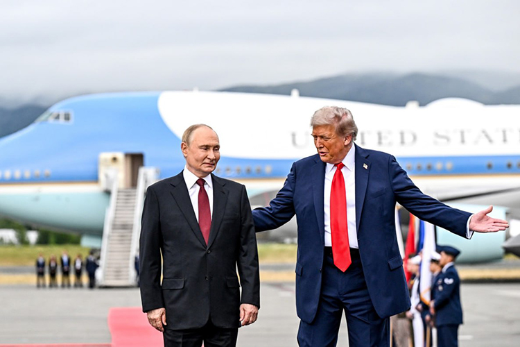 Дональд Трамп отложил встречу с Владимиром Путиным в Будапеште и ввел санкции против «Роснефти» и «Лукойла»