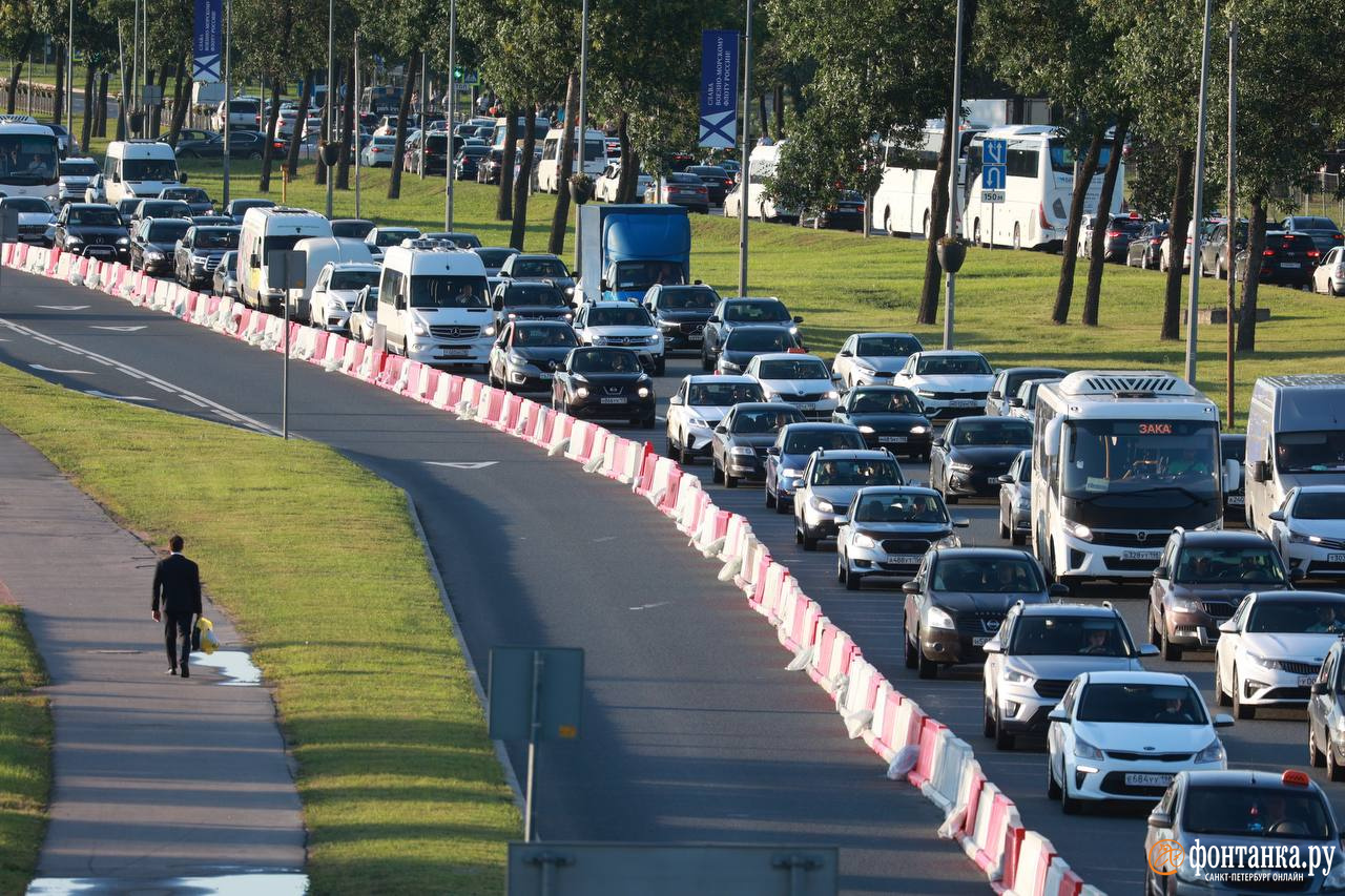 Пробка на дороге. Санкт-Петербург въезд в город. Въезд в Питер сейчас. Петербург заезда 9 мая.