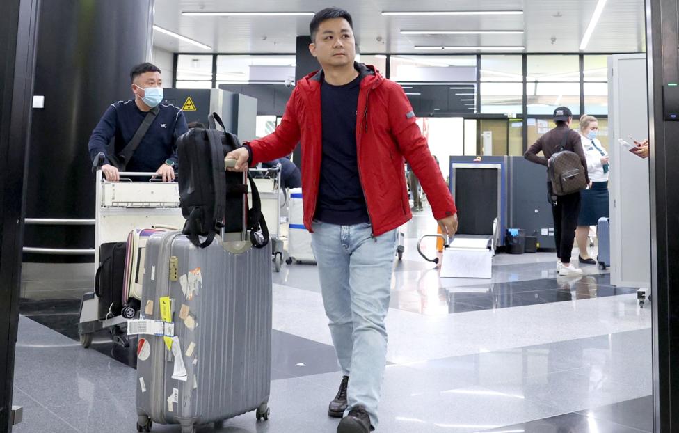 Первая после пандемии группа китайских туристов прибыла в Россию ...