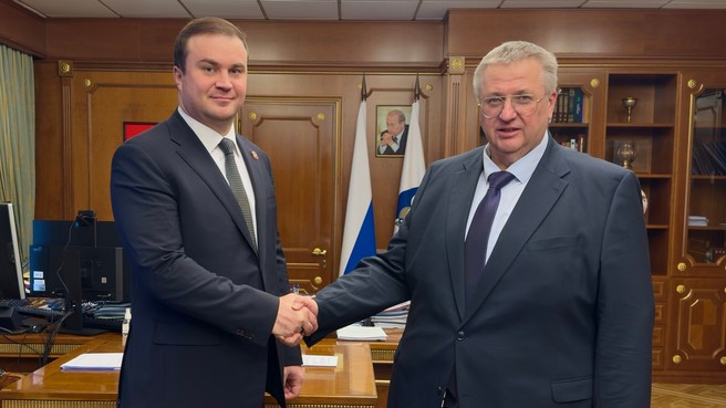 Алексей Оверчук провёл рабочую встречу с губернатором Омской области Виталием Хоценко