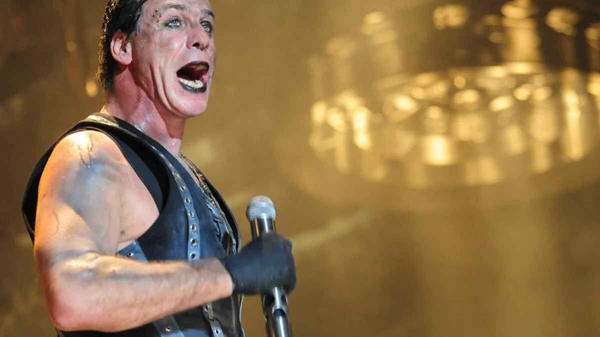 Линдеманн слушать. Till Lindemann. Вокалист рамштайн. Тилль Линдеманн любимый город. Тиль рамштайн 2021.