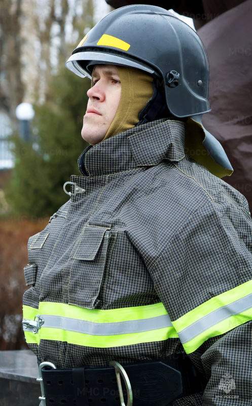Двадцать девять ударов колокола в честь пожарных и спасателей, погибших при исполнении служебного долга, прозвучали над Аллеей памяти