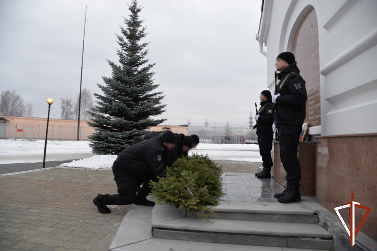 На Среднем Урале росгвардейцы почтили память своих боевых товарищей — Героев Отечества