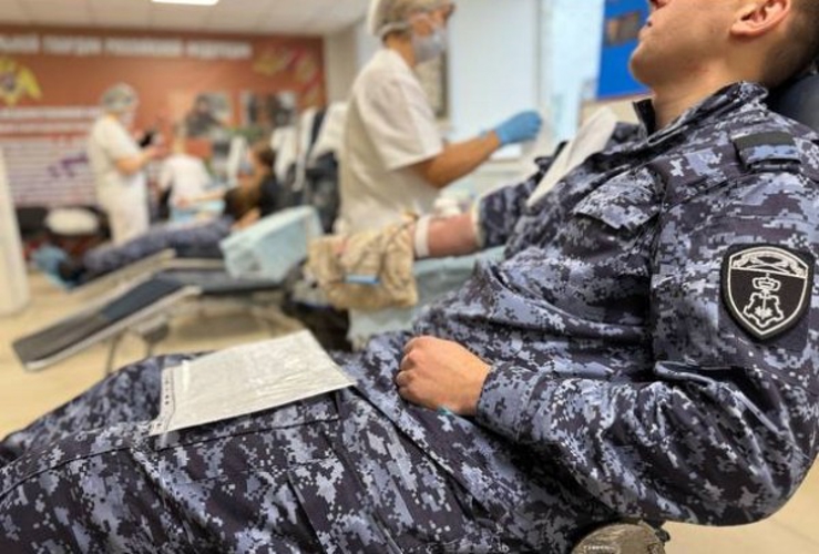 Росгвардейцы поддержали донорскую акцию в Ярославле