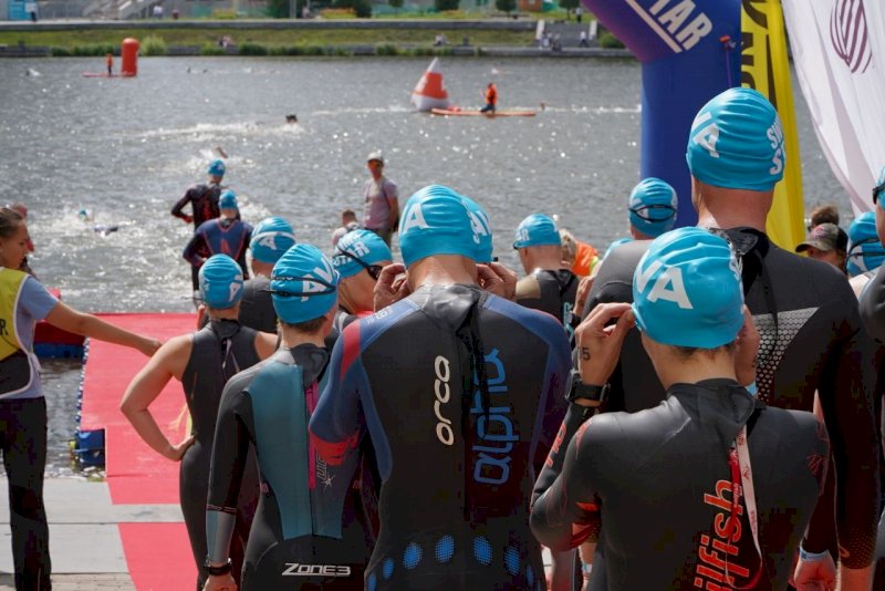 Триатлон коллаж олимпийские игры россия. Симбиоз забега заплыва и велогонка. Симбиоз забега заплыва и велогонка. Симбиоз забега заплыва и велогонка. Адриатика велогонка.