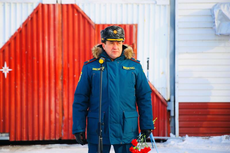 В Пыть-Яхе увековечили память ветерана МЧС России, погибшего в зоне специальной военной операции