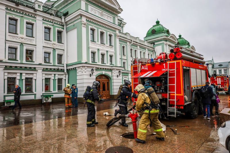 В Омске провели пожарные учения в драмтеатре