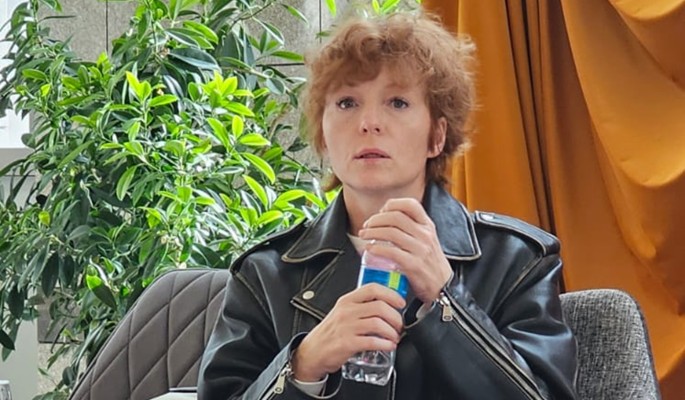 Невероятная гибкость: в скачущем подростке не сразу узнали 54-летнюю артистку Кутепову