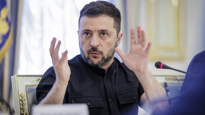 Зеленского презирают свои же. Это увидели даже в США