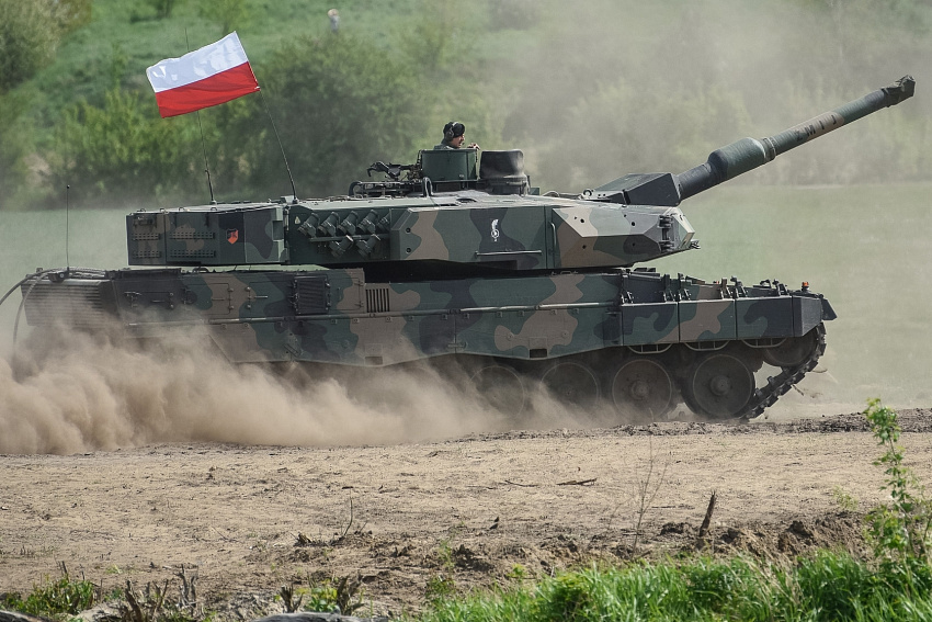 Польша «накачивает военные мускулы»: «А поле боя держится на танках…»