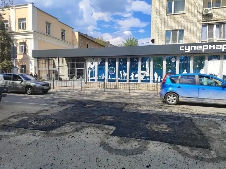 В Калуге ремонтируют люки по обращению жителей