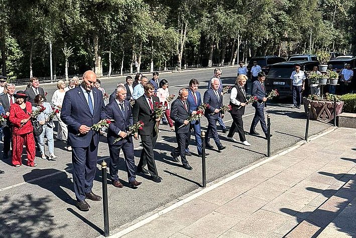 Председатель Комитета СФ по науке, образованию и культуре Лилия Гумерова приняла участие в торжественной церемонии открытия нового здания общеобразовательной школы-интерната № 11 им. В.В. Терешковой в г. Оше Киргизской Республики