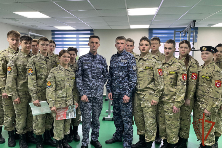 Росгвардейцы рассказали кадетам о 10-летии войск национальной гвардии России
