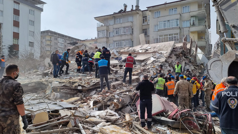 ООН: разбор завалов в Турции стал крупнейшей международной спасательной операцией
