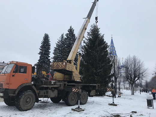 В Палехе установили 12-метровую новогоднюю ель