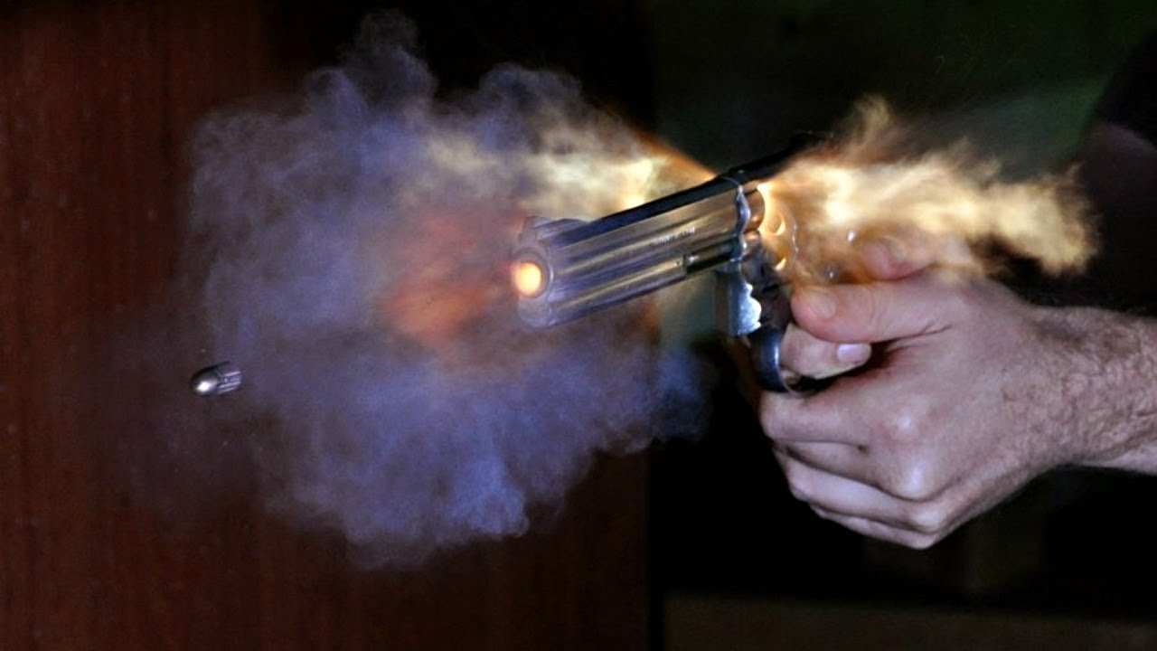 Украинец расстрелял полицаев во время проверки документов | Русская весна