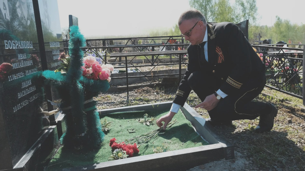 Руководство Брянского облсуда почтило память судьи и ветерана Ивана Бобракова
