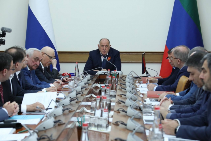Абдулмуслим Абдулмуслимов провел первое заседание Экспертного совета при Правительстве РД