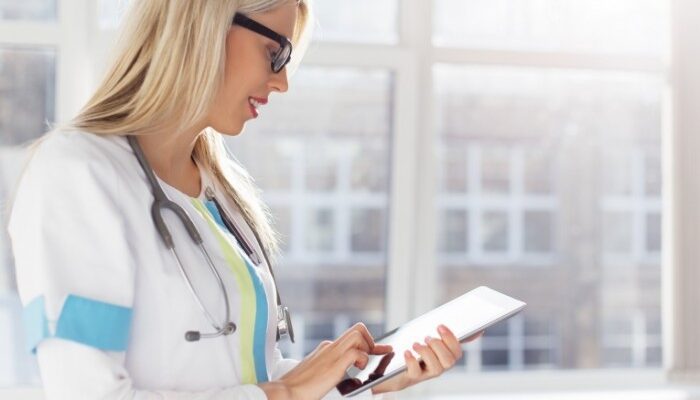 MTS AdTech и РОМИР: каждый седьмой россиянин советуется с нейросетью о здоровье