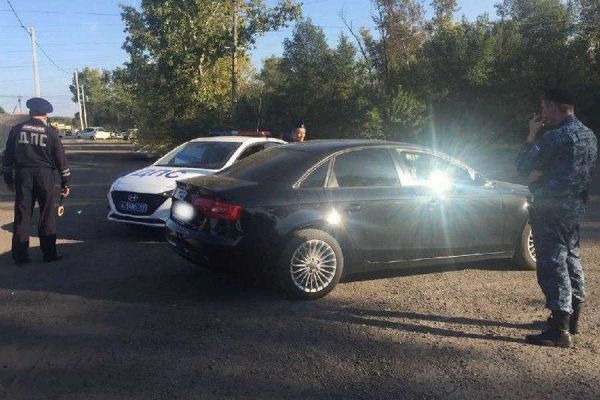 В Хакасии у должников арестовывают авто прямо на дороге