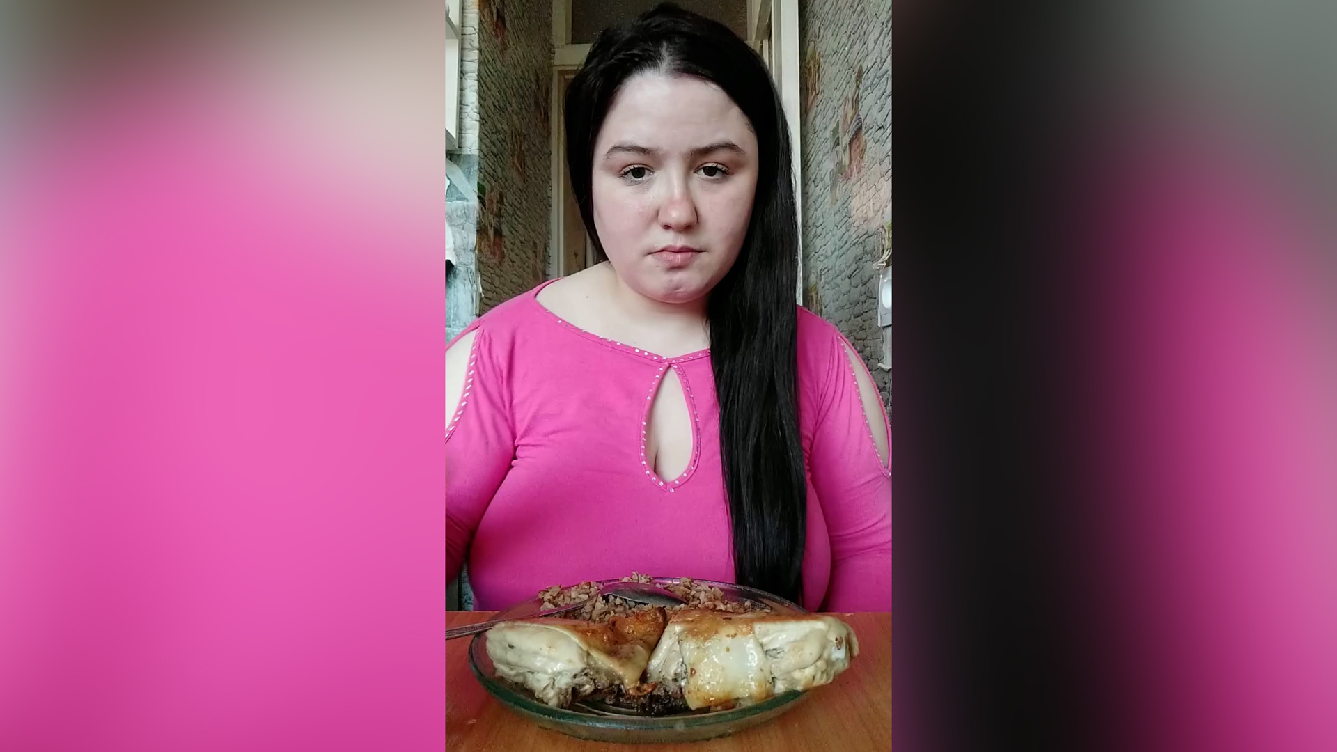 В Шарье умерла известная мукбанг-блогерша Маришка Майонезик