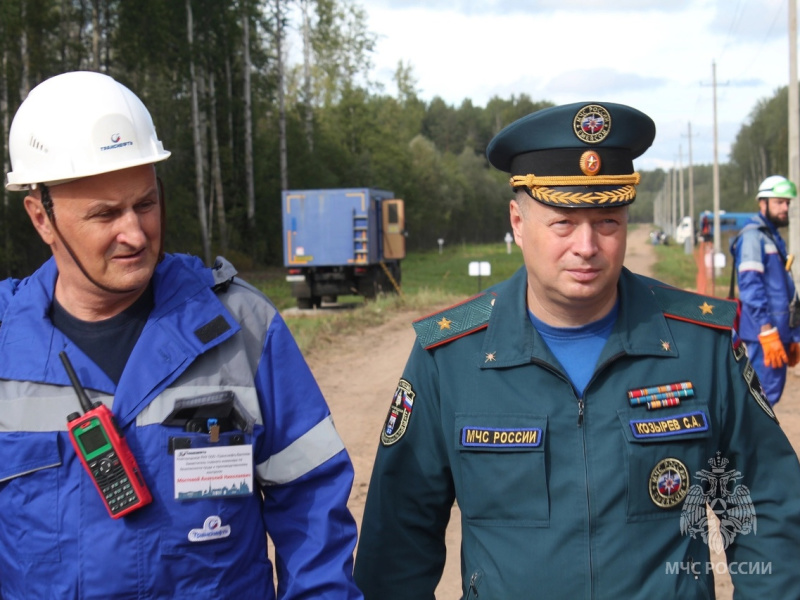 Начальник Главного управления МЧС России по Новгородской области Сергей Козырев оценил ход учений в Шимском районе