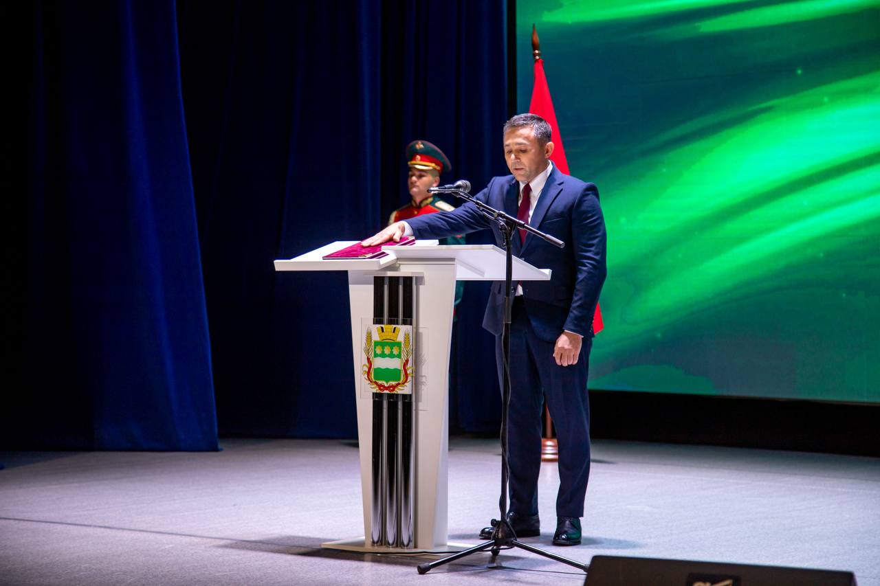 «Главное — есть огромное желание сделать наш Благовещенск еще более комфортным, современным и процветающим городом для каждого жителя»: Олег Имамеев официально вступил в должность мэра города