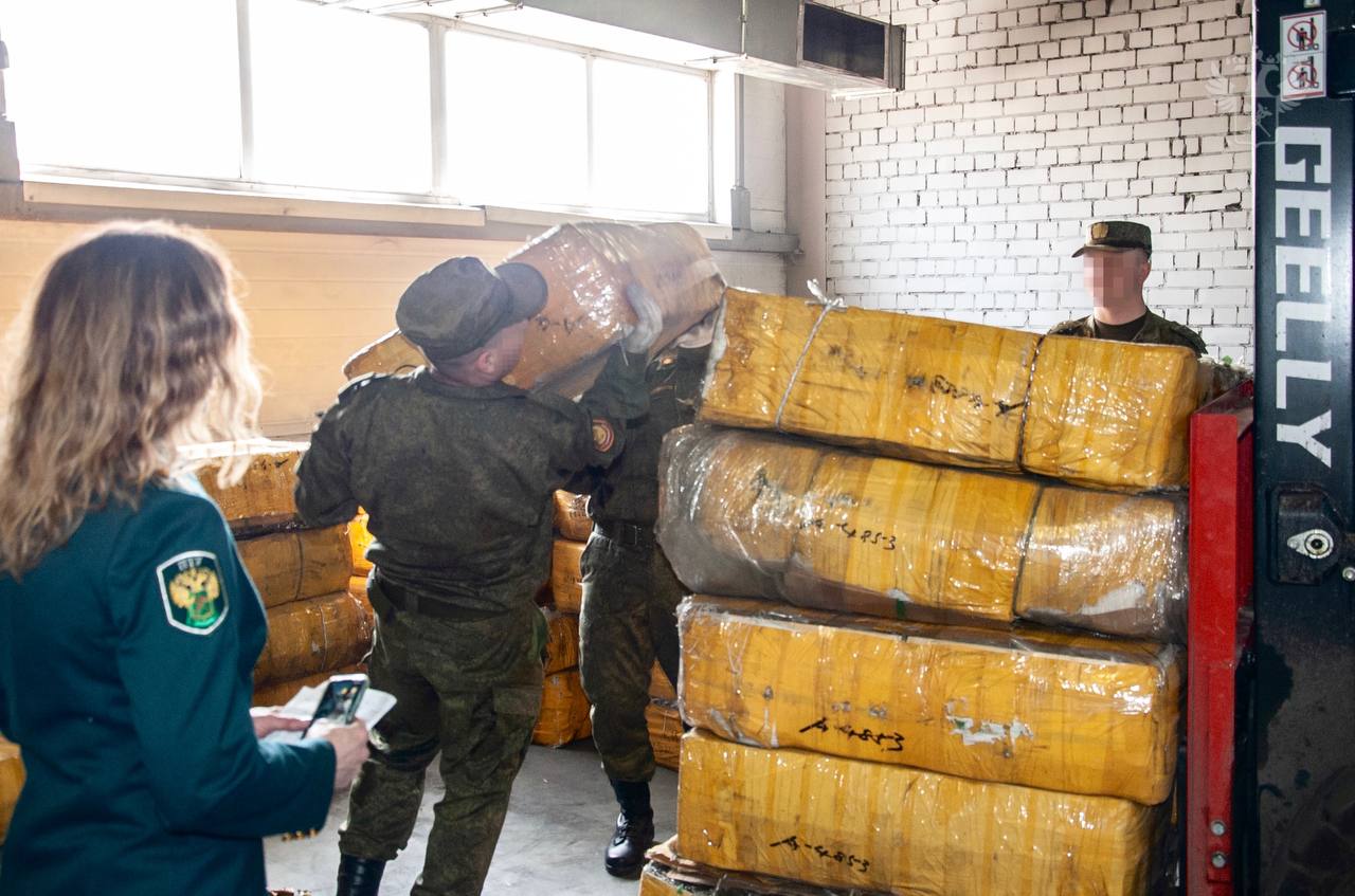 Приволжские и бурятские таможенники передали конфискованные товары в Минобороны России, фото 4