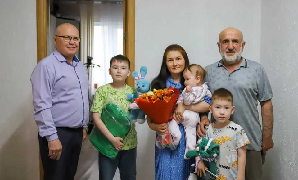 Салехардские семьи получают поздравления