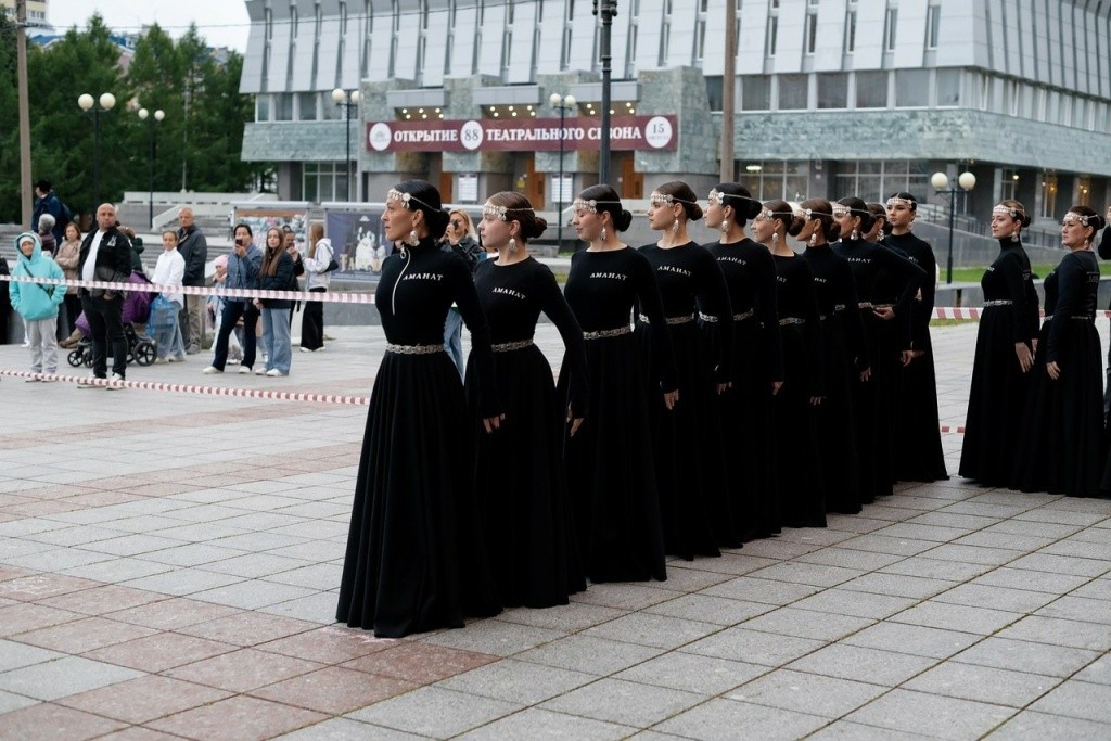 Три лета подряд Аманат дарит свою энергию горожанам на ставшем уже тридиционным вечере лезгинки. Фото предоставлено Сабиной Гардашовой.jpg