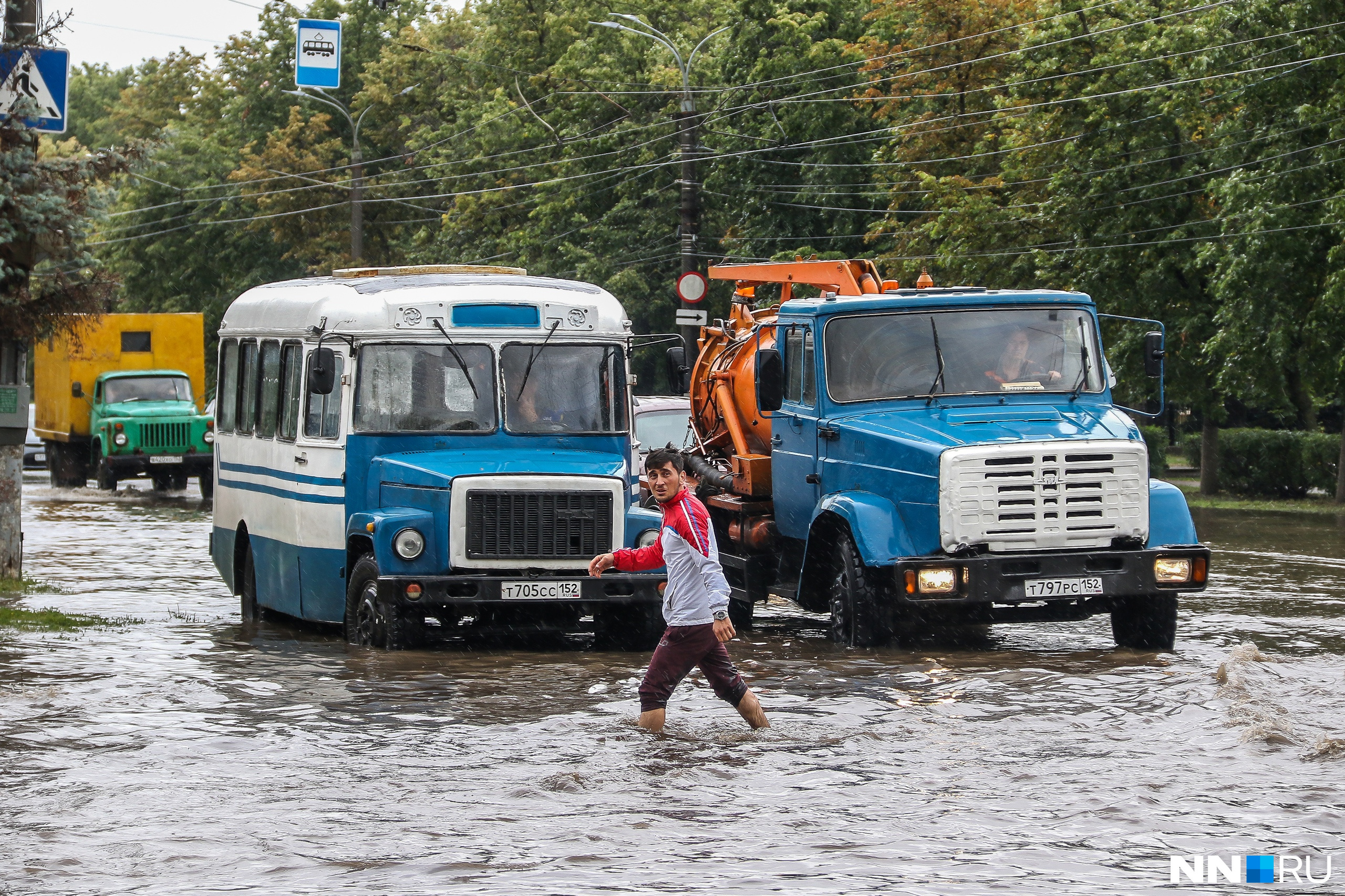 Будет сегодня в нижнем дождь. Наводнение в Нижнем Новгороде. Нижний Новгород дождь. Потоп в Нижнем Новгороде. Потоп в Нижнем Новгороде вчера.