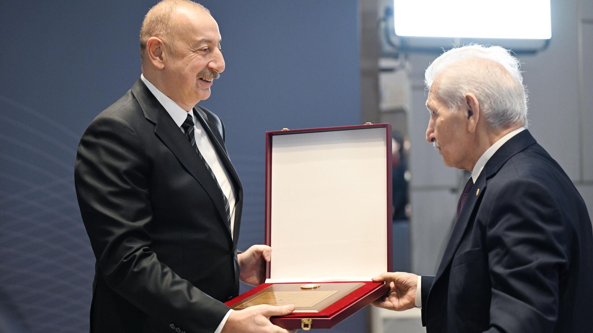 Prezident İlham Əliyev 2024-cü ilin idman yekunlarına həsr olunan mərasimdə iştirak edib - Sputnik Азербайджан, 1920, 24.12.2024