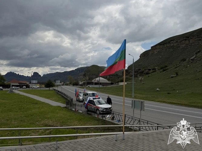 В Карачаево - Черкесии сотрудники Росгвардии провели автопробег, приуроченный ко Дню Победы