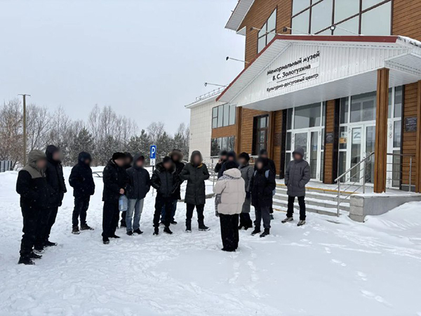 Осуждённые УФИЦ № 1 КП-2 УФСИН России по Алтайскому краю побывали на родине Валерия Золотухина.